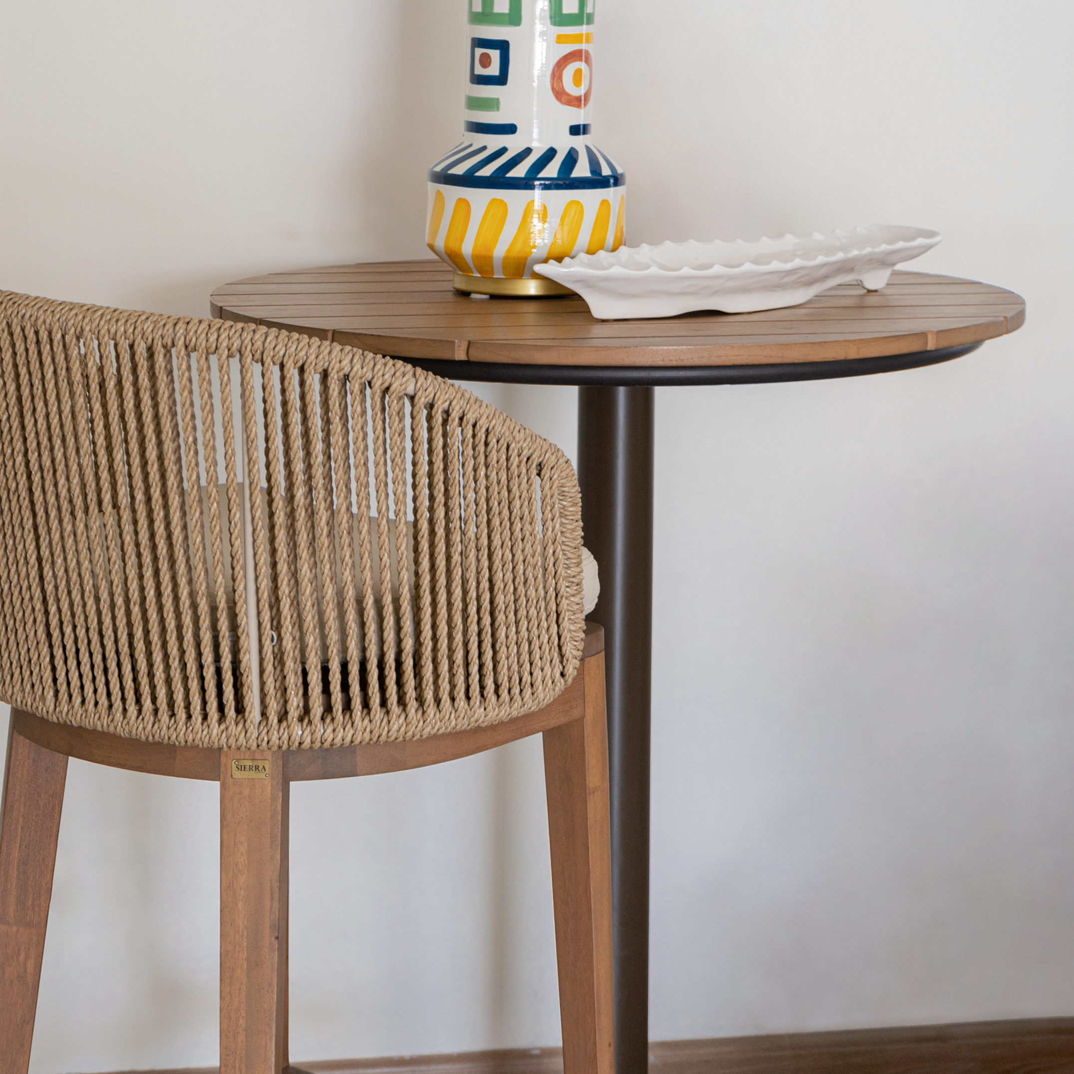 MESA BAR DUDA SILLA BAR ANGIE JARRON