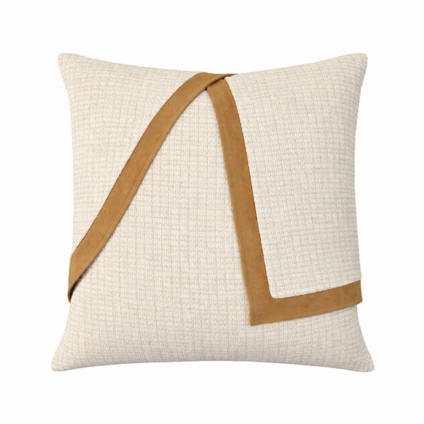 Cojin de Plumas con Apliques Mostaza