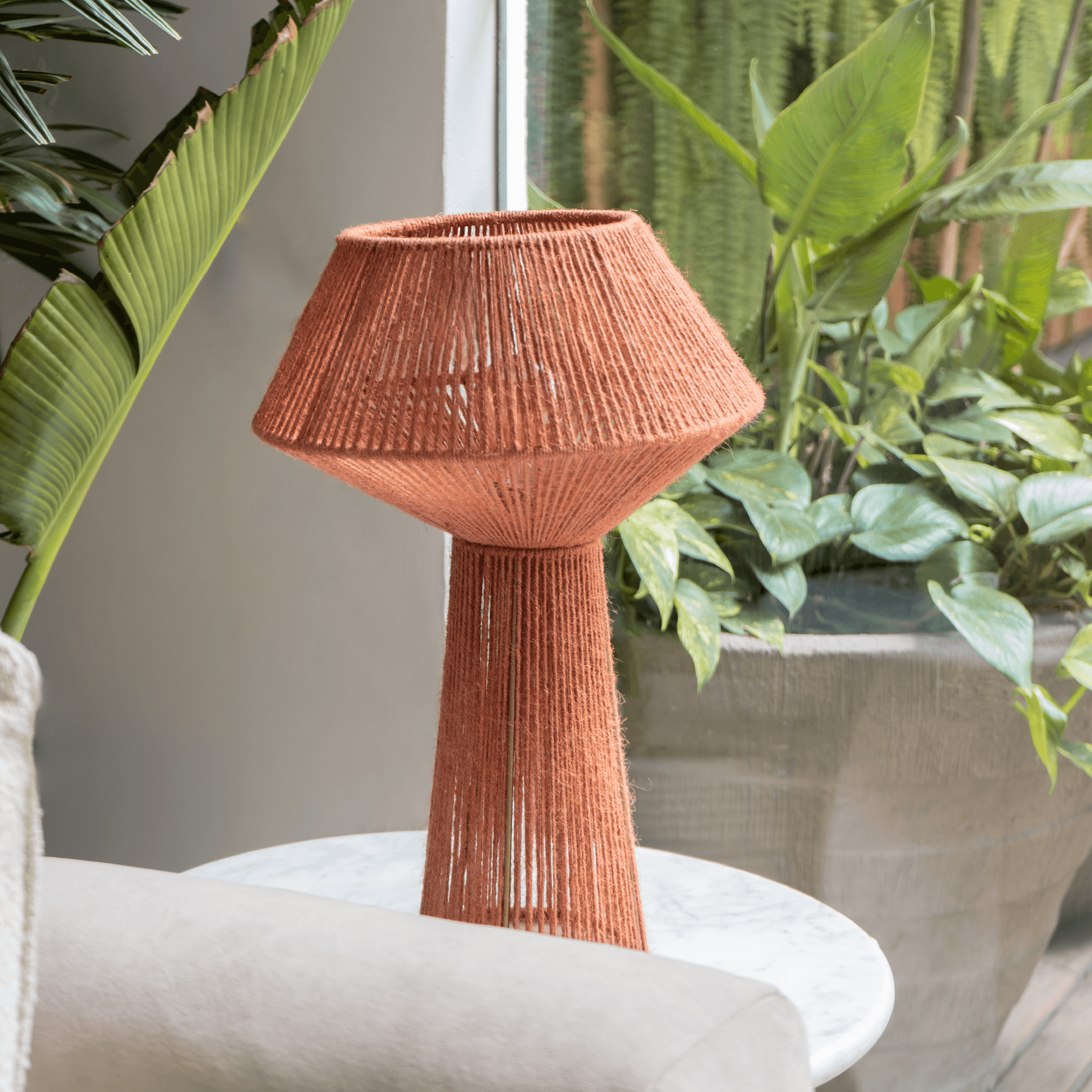 Luminaria de Mesa Fugia Jute Brick Red